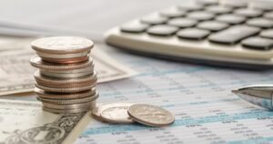 Comparison table showing 2026 cost and speed differences between traditional bank wire transfers and fintech apps finamcial planning for students.